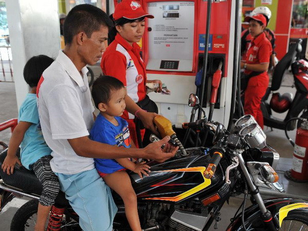 Indonesia tăng giá nhiên liệu nhằm cải thiện thâm hụt ngân sách ảnh 1