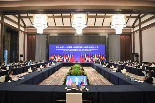 Toàn cảnh hội nghị đặc biệt Bộ trưởng Ngoại giao ASEAN-Trung Quốc nhân kỷ niệm 30 năm quan hệ đối tác tại Trùng Khánh, Trung Quốc ngày 7/6/2021. (Nguồn: THX/TTXVN) ASEAN-Trung Quốc hợp tác theo hướng thực chất, hiệu quả và cùng có lợi ảnh 1