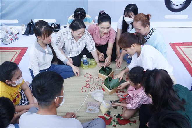 TP. HCM: Mang niềm vui tết cho trẻ em, thanh niên, lao động khó khăn ảnh 1