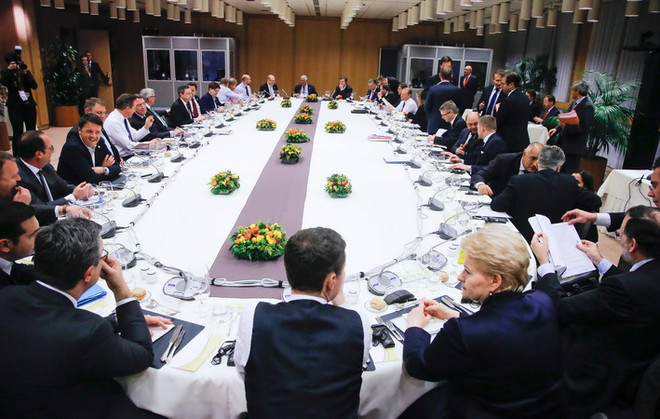 Phản ứng trái chiều về tầm nhìn tương lai châu Âu của Tổng thống Pháp ảnh 1