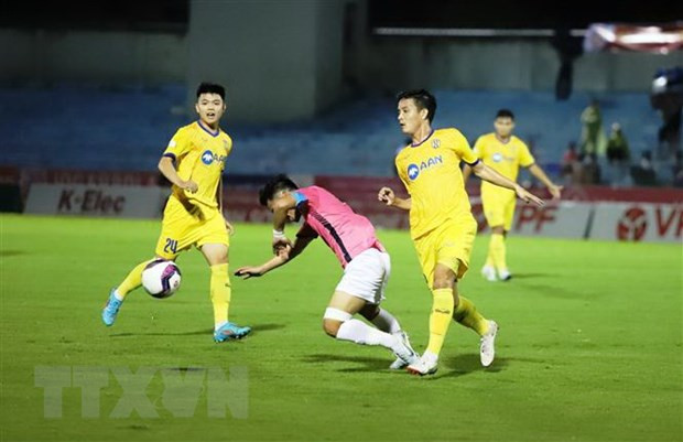 V.League: Nhiều chiến thắng trên sân khách, thứ tự có nhiều thay đổi ảnh 2