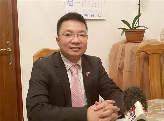 Anh Hoàng Đình Toàn, Tổng Giám đốc Tập đoàn TAMDA trả lời phỏng vấn của phóng viên Thông tấn xã Việt Nam. (Ảnh: Trần Hiếu/TTXVN) Người Việt trẻ tại Séc mong muốn góp sức xây dựng đất nước ảnh 2