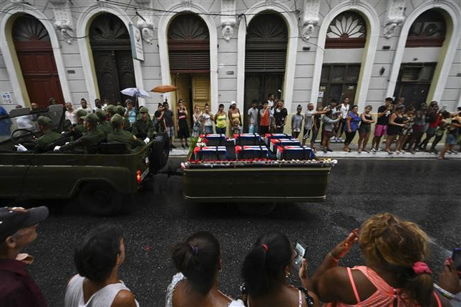 Cuba tưởng niệm các nạn nhân trong vụ hỏa hoạn kho chứa dầu Matanzas ảnh 1
