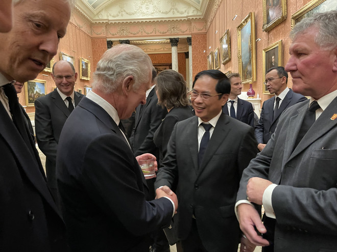 Bộ trưởng Ngoại giao Bùi Thanh Sơn dự lễ tang Nữ hoàng Elizabeth II ảnh 3