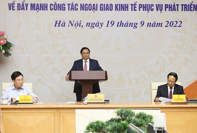 Thủ tướng Phạm Minh Chính phát biểu khai mạc hội nghị. (Ảnh: Dương Giang/TTXVN) Thủ tướng họp trực tuyến với đại sứ, trưởng đại diện ở nước ngoài ảnh 3