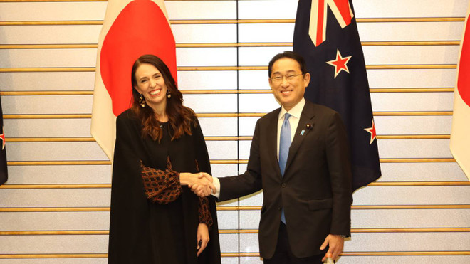 Thủ tướng Nhật Bản, New Zealand đề nghị Nga rút lực lượng khỏi Ukraine ảnh 1