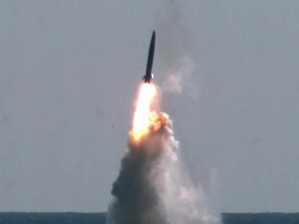 Hàn Quốc phóng thử thành công 2 lửa đạn đạo phóng từ tàu ngầm ảnh 1