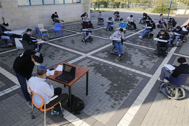 Đức có số ca tử vong trong ngày cao nhất, Pháp áp lệnh giới nghiêm ảnh 2