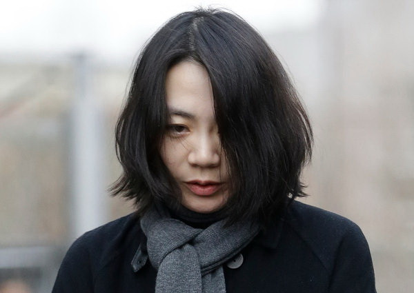 Con gái chủ tịch hãng hàng không Korean Air chịu án tù 1 năm ảnh 1