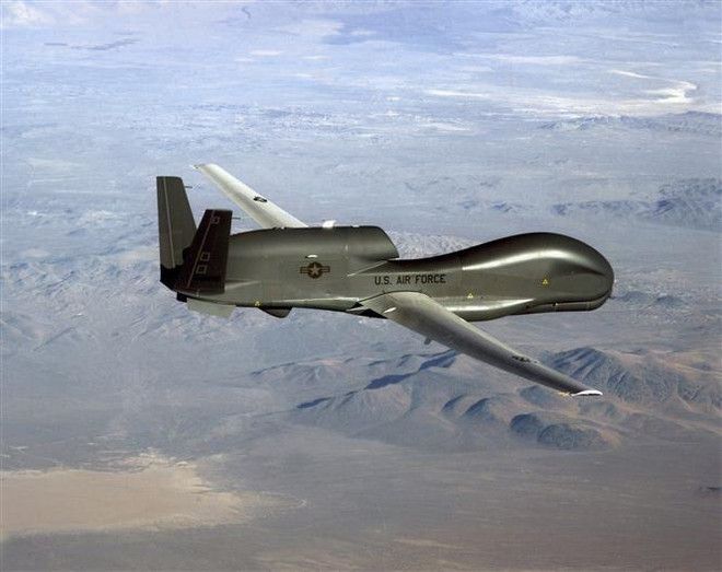 Máy bay do thám không người lái RQ-4A của hải quân Mỹ. (Ảnh: AFP/TTXVN) Vụ Iran hạ máy bay Mỹ: Chủ tịch Hạ viện Mỹ kêu gọi phản ứng chiến lược ảnh 1