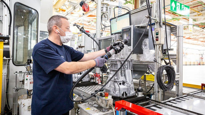 Ford đầu tư hơn 300 triệu USD sản xuất phụ tùng xe điện tại Anh ảnh 1