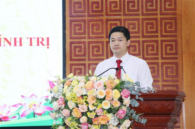 Tân Phó Bí thư Tỉnh ủy Lai Châu Vũ Mạnh Hà phát biểu tại hội nghị. (Ảnh: Việt Hoàng/TTXVN) Điều động, chỉ định ông Vũ Mạnh Hà làm Phó Bí thư Tỉnh ủy Lai Châu ảnh 1