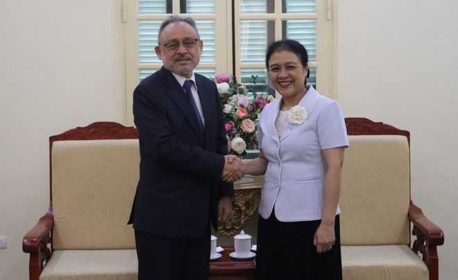 Đại sứ Nguyễn Phương Nga (bên phải) tiếp ông Ruben Omar Orozco Burgo. (Nguồn: Liên hiệp các tổ chức hữu nghị Việt Nam) Thúc đẩy các hoạt động giao lưu nhân dân giữa Việt Nam và El Salvador ảnh 1