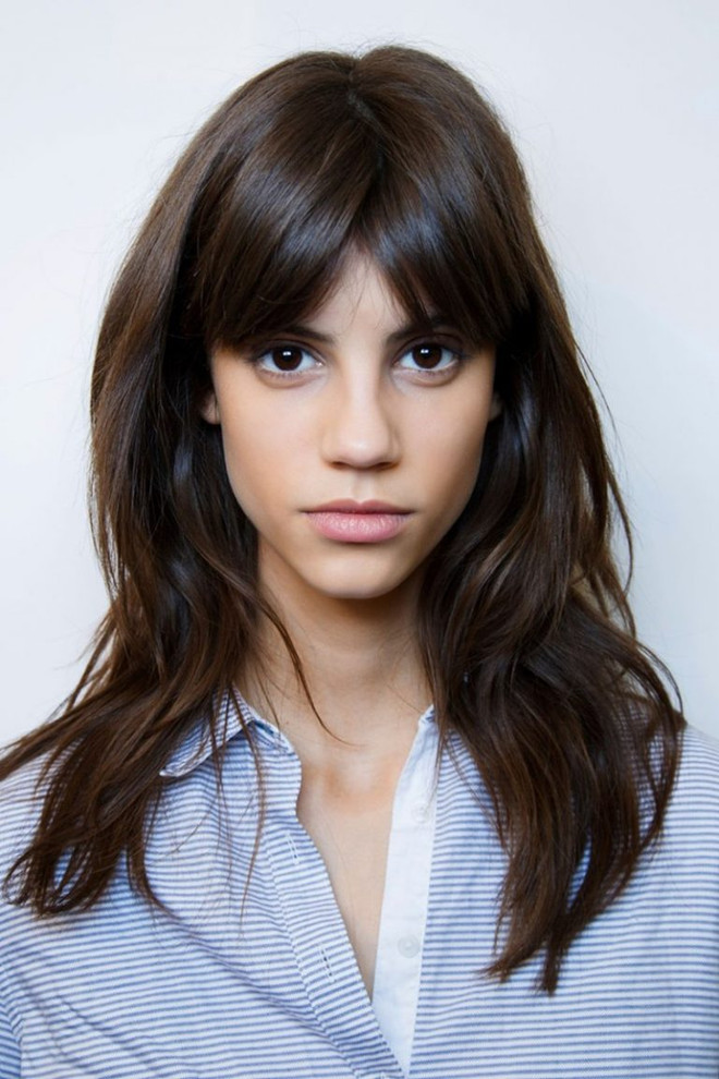 Xu hướng tóc mái rẽ ngôi giữa: Đơn giản mà duyên dáng ảnh 5