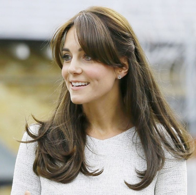 Xu hướng tóc mái rẽ ngôi giữa: Đơn giản mà duyên dáng ảnh 4