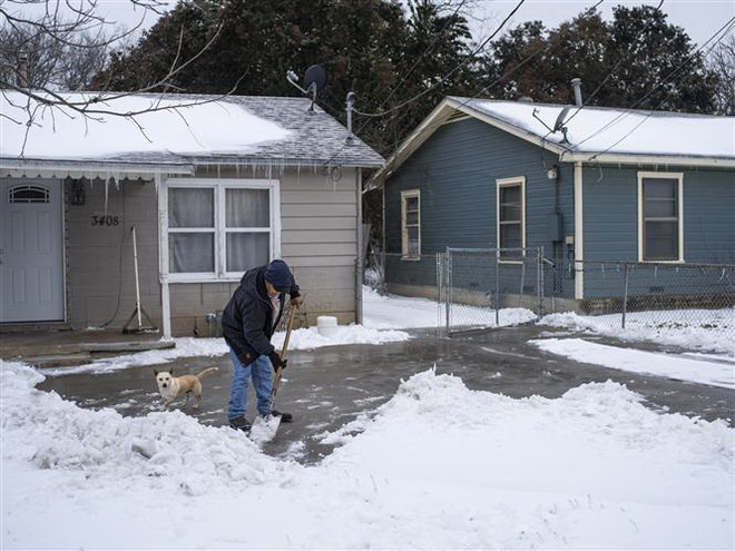 Mỹ: Hàng triệu dân bang Texas chật vật với cuộc sống thiếu nước sạch ảnh 1