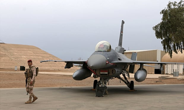 Binh sỹ Iraq tại căn cứ không quân Balad. (Nguồn: AP) Iraq: Căn cứ không quân gần thủ đô bị tấn công bằng rocket ảnh 1