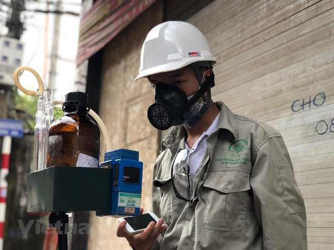 Ủy ban nhân dân thành phố Hà Nội đã chính thức đề nghị Viện Hàn lâm khoa học và Công nghệ Việt Nam chủ trì việc giám định độc lập mức độ ô nhiễm sau vụ cháy kho Rạng Đông. Mời Viện Hàn lâm khoa học giám định mức độ ô nhiễm ở Rạng Đông ảnh 1