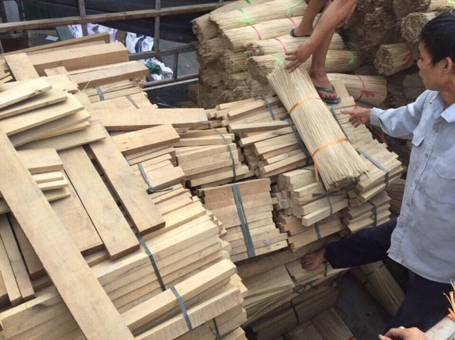 Hà Nội: Phát hiện, bắt giữ hơn 10 tấn gỗ không rõ nguồn gốc ảnh 1