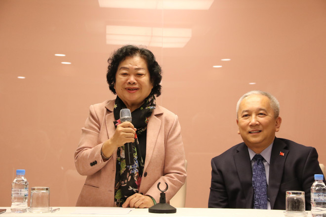 Nguyên Phó Chủ tịch nước Trương Mỹ Hoa thăm sứ quán Việt Nam tại Seoul ảnh 1