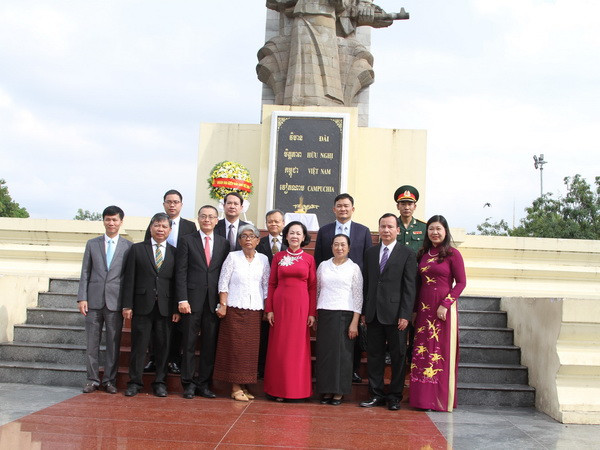 Đẩy mạnh hợp tác thương mại, đầu tư giữa Việt Nam và Campuchia ảnh 2