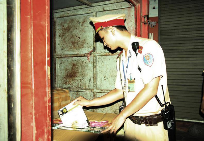 Hà Nội: Kiểm tra xe vi phạm, phát hiện mỹ phẩm không rõ nguồn gốc ảnh 1