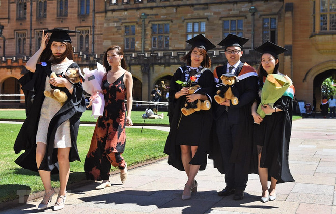 Sinh viên nước ngoài tại trường đại học Sydney, Australia. (Ảnh: AFP/TTXVN) Số lượng sinh viên nước ngoài trở lại Australia đạt mức trước đại dịch ảnh 1