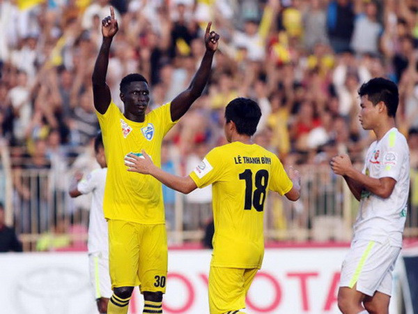 Chơi lấn sân, FLC Thanh Hóa vẫn bại trận trước chủ nhà ĐTLA ảnh 1