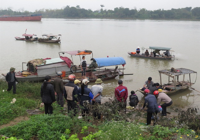 Tàu hàng đâm thuyền đánh cá khiến một người tử vong tại Nam Định ảnh 1