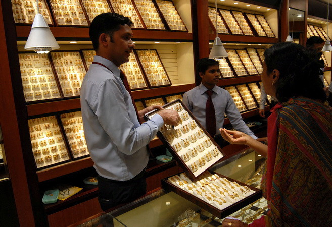 Vàng, dầu tăng giảm trái chiều trước mối lo về việc Anh rời EU ảnh 1