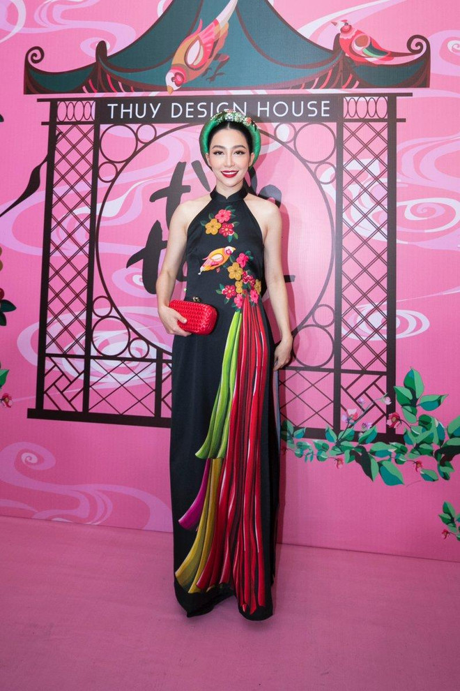 Biểu tượng nhan sắc Việt tề tựu trên thảm đỏ show của NTK Thủy Nguyễn ảnh 13