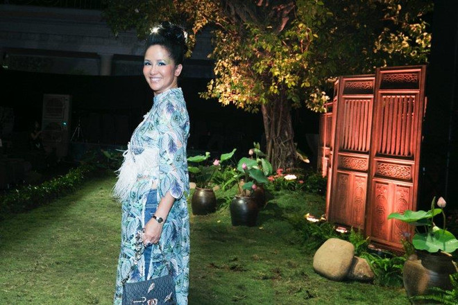 Biểu tượng nhan sắc Việt tề tựu trên thảm đỏ show của NTK Thủy Nguyễn ảnh 5