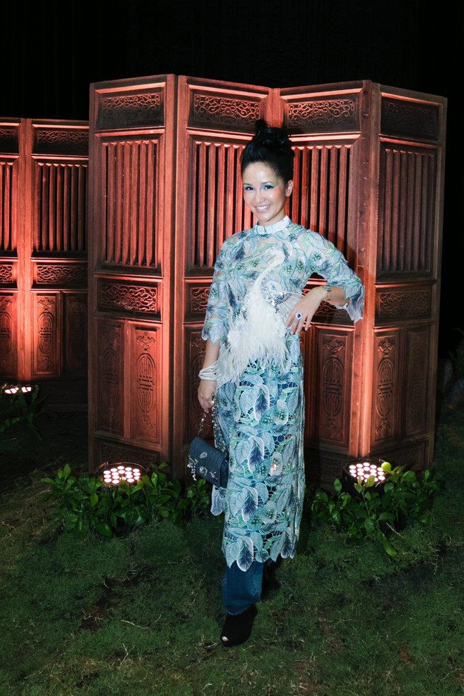 Biểu tượng nhan sắc Việt tề tựu trên thảm đỏ show của NTK Thủy Nguyễn ảnh 6