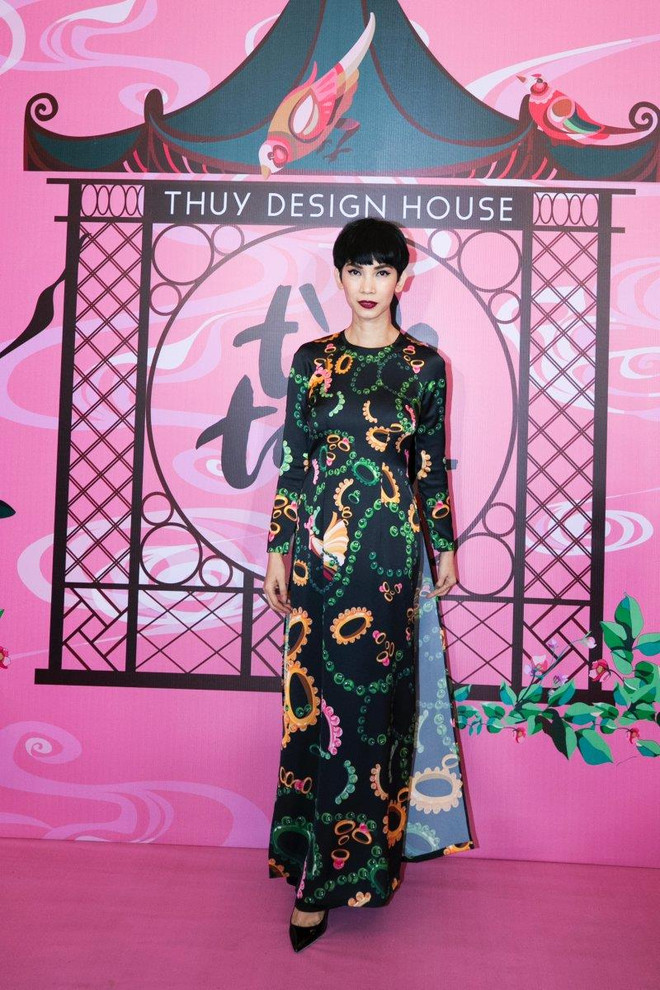 Biểu tượng nhan sắc Việt tề tựu trên thảm đỏ show của NTK Thủy Nguyễn ảnh 14