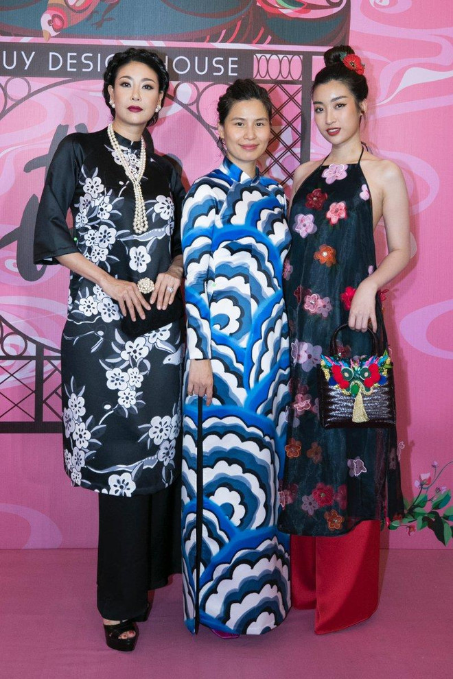Biểu tượng nhan sắc Việt tề tựu trên thảm đỏ show của NTK Thủy Nguyễn ảnh 8