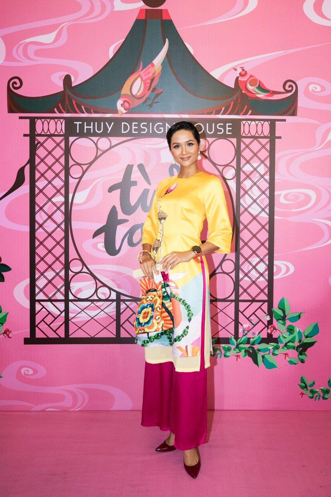 Biểu tượng nhan sắc Việt tề tựu trên thảm đỏ show của NTK Thủy Nguyễn ảnh 1