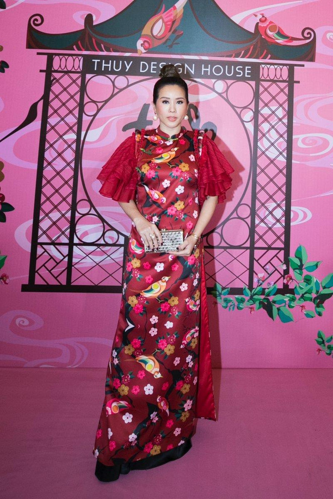 Biểu tượng nhan sắc Việt tề tựu trên thảm đỏ show của NTK Thủy Nguyễn ảnh 10