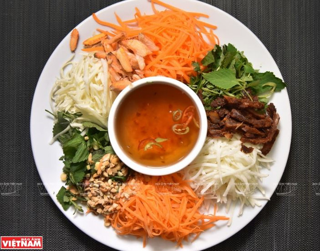 Nộm ghẹ - sự kết hợp những nguyên liệu cơ bản của ẩm thực Việt ảnh 1