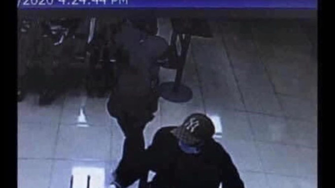 Nghi phạm cướp ngân hàng Techcombank tại Hà Nội đã ra đầu thú ảnh 1