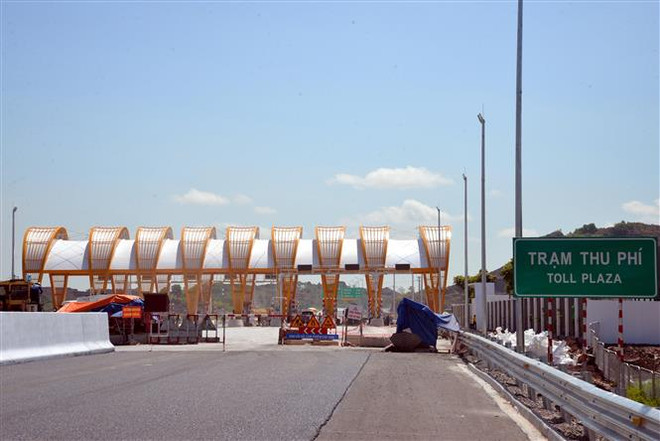 Trạm thu phí trên cao tốc Vân Đồn-Móng Cái (Quảng Ninh). (Ảnh: Thanh Vân/TTXVN) Các nhà thầu dự án cao tốc Vân Đồn-Móng Cái tăng tốc về đích ảnh 2