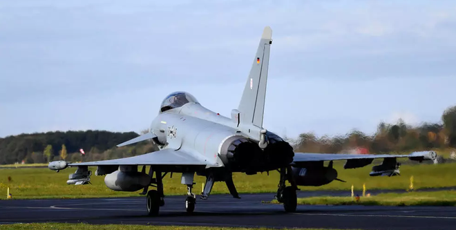Đức sẽ thay thế phi đội Tornado bằng tiêm kích cơ Eurofighter ảnh 1