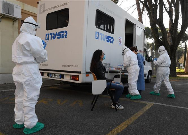 Tổng thống Mỹ: Binh sỹ luôn sẵn sàng giúp Italy xây bệnh viện dã chiến ảnh 1