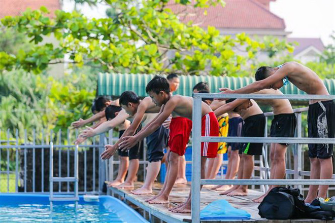 (Ảnh minh họa. Bích Huệ/TTXVN) Thầy giáo tự xây bể và dạy bơi miễn phí cho trẻ em nghèo miền núi ảnh 1