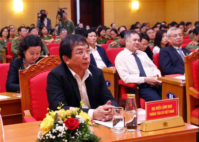 Các đại biểu tham dự buổi lễ. (Ảnh: Phạm Kiên/TTXVN) Ra mắt cuốn sách tổng hợp ý kiến chỉ đạo của Tổng Bí thư với công an ảnh 2