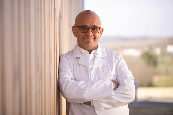 Nicola Fuzzati – Giám đốc Bộ phận Đổi mới và Phát triển Thành phần Mỹ phẩm của Chanel Đến làng Gaujacq thăm thủ phủ hoa trà của thương hiệu Chanel ảnh 16