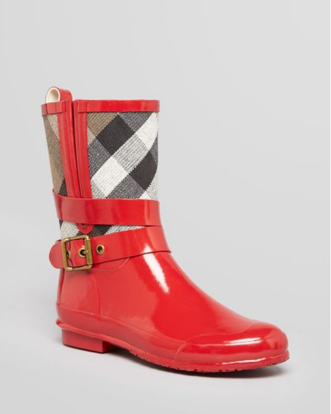 Bí quyết phối đồ giúp bạn vẫn tự tin tỏa sáng dù trời mưa ảnh 15