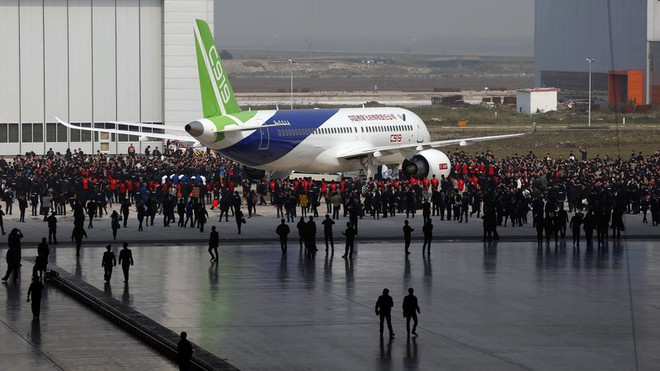 Máy bay chở khách đầu tiên do Trung Quốc chế tạo bay thử nghiệm ảnh 1