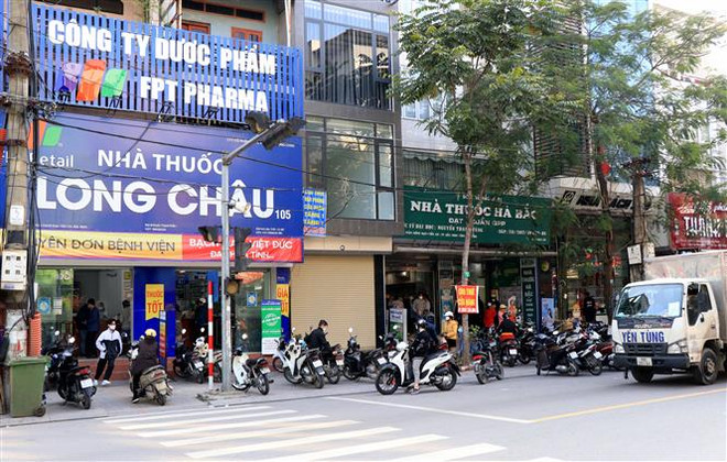 Hiệu thuốc Long Châu, Bắc Ninh. (Ảnh: Đinh Văn Nhiều/TTXVN) Khi doanh nghiệp bán lẻ lấn sân sang ngành dược phẩm ảnh 2