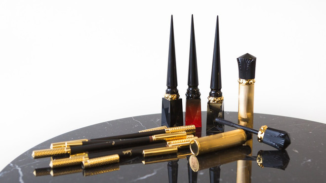 Đứng ngồi không yên vì bút kẻ mắt và mascara Christian Louboutin ảnh 4