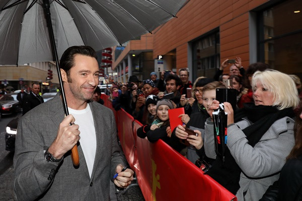 Phim dán nhãn R của người sói Hugh Jackman nhận "mưa" lời khen ảnh 4